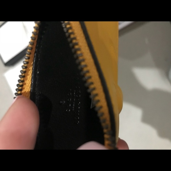 SOLD Gucci Bee Zip Card Case - Picture 4 of 6